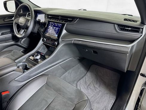 Used 2023 Jeep Grand Cherokee Altitude image 27