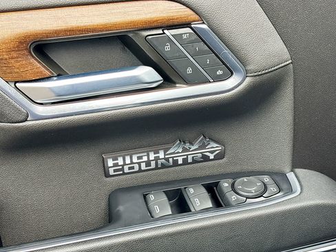 Used 2023 Chevrolet Silverado 1500 High Country w/ High Country Premium Package AWD/4WD image 18