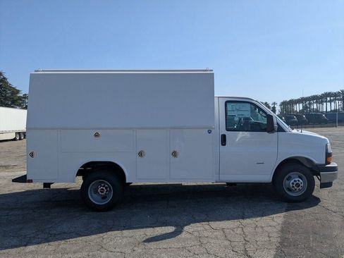 New 2026 GMC Savana 3500 w/ Power Convenience Package RWD image 5