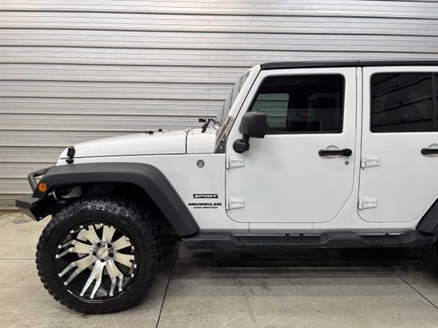 Used 2016 Jeep Wrangler Unlimited Sport w/ Quick Order Package 24S AWD/4WD image 3