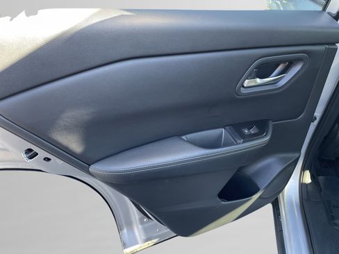 Used 2024 Nissan Rogue SV image 10