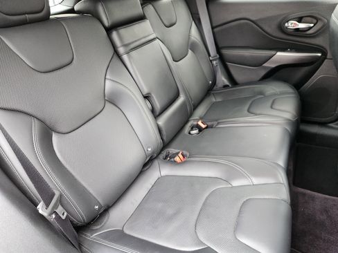 Used 2019 Jeep Cherokee Limited image 15