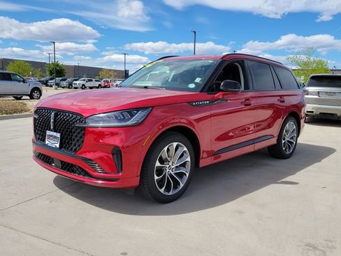 New 2026 Lincoln Aviator AWD w/ Jet Appearance Package image 4
