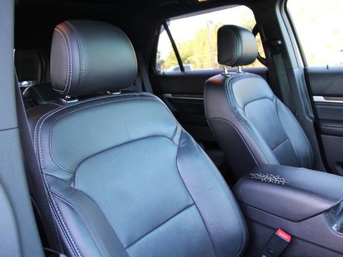 Used 2017 Ford Explorer Limited image 13