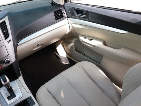 Used 2011 Subaru Outback 2.5i Premium w/ Popular Equipment Group 1B image 22