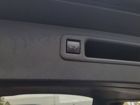 Certified 2022 Toyota Highlander LE image 26