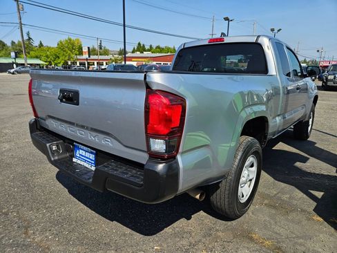 Used 2022 Toyota Tacoma SR RWD image 5