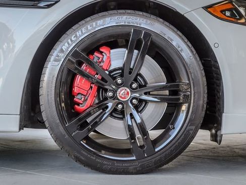 Used 2016 Jaguar XJ image 16