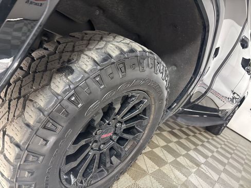 Used 2022 GMC Sierra 1500 AT4X image 32