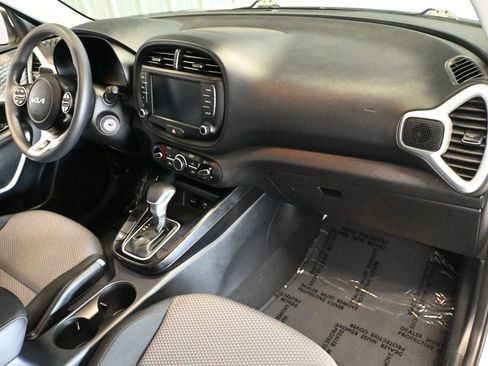 Used 2024 Kia Soul LX FWD image 11