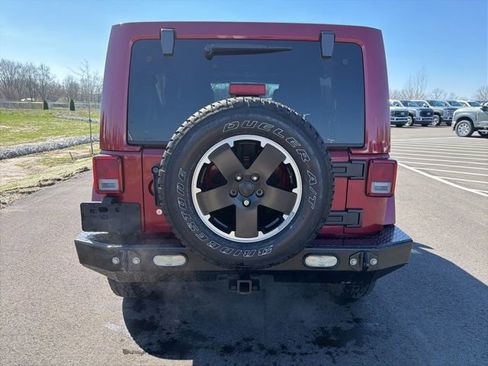 Used 2012 Jeep Wrangler Unlimited Sahara AWD/4WD image 9
