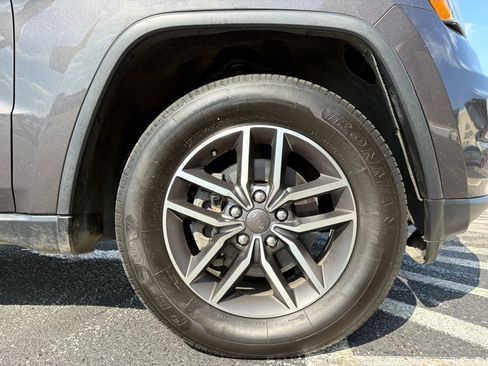 Used 2020 Jeep Grand Cherokee Limited image 25