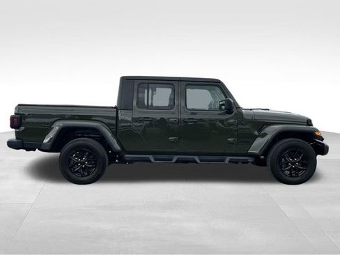 Used 2022 Jeep Gladiator Sport image 8