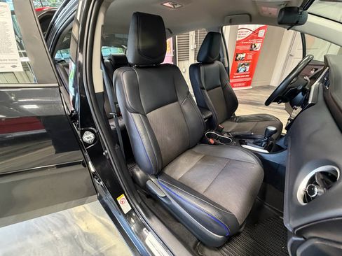 Used 2017 Toyota Corolla SE FWD image 4