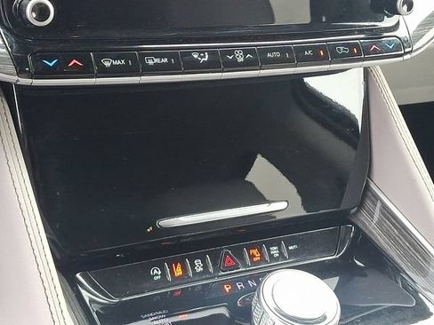 Used 2022 Jeep Wagoneer Series II AWD/4WD image 15