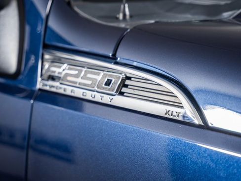 Used 2014 Ford F250 XLT w/ Snow Plow Prep Package image 15