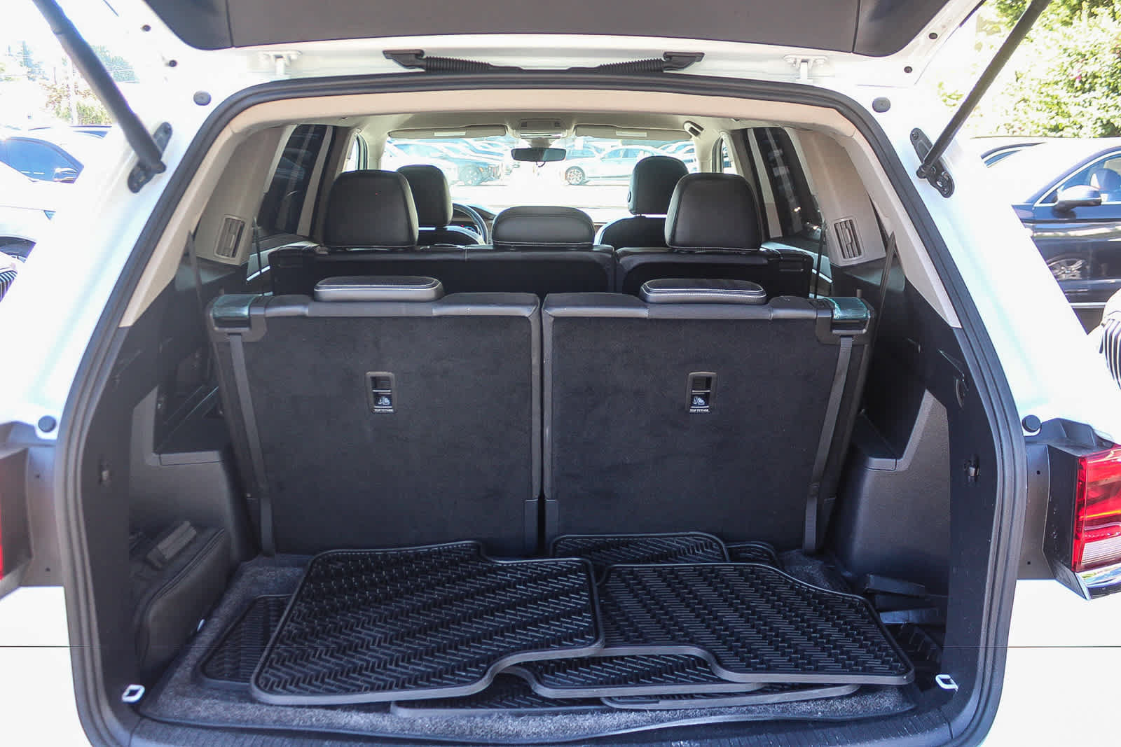 Used 2024 Volkswagen Atlas SE FWD image 33