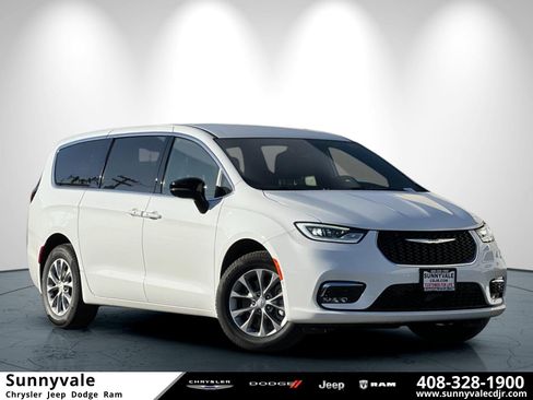 New 2026 Chrysler Pacifica Select image 1