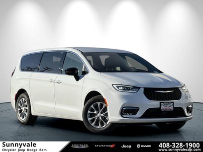 New 2026 Chrysler Pacifica Select