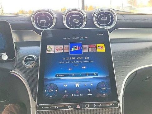 Used 2025 Mercedes-Benz GLC 300 4MATIC image 33