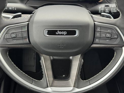 New 2025 Jeep Grand Cherokee L Limited w/ Luxury Tech Group II image 16