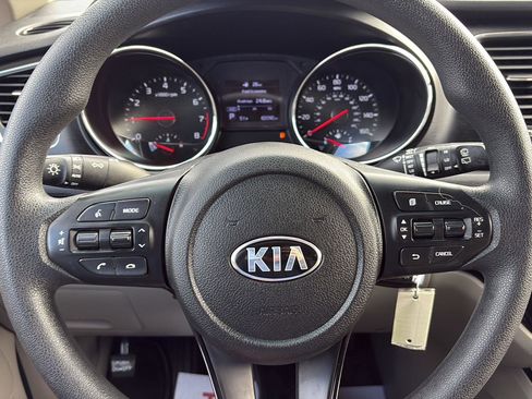 Used 2020 Kia Sedona LX image 26