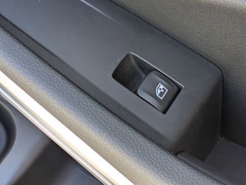 Used 2025 BMW 330i Sedan w/ Convenience Package image 36