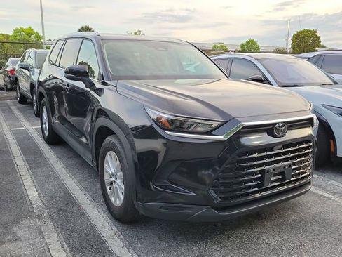 Used 2025 Toyota Grand Highlander AWD image 3