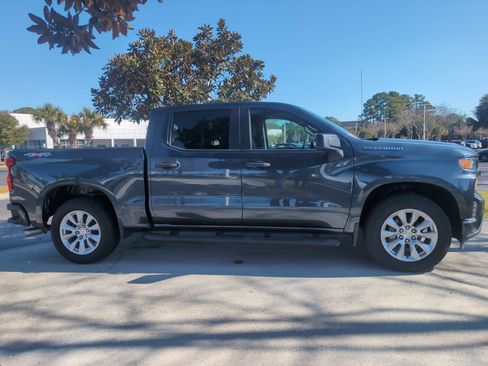 Used 2019 Chevrolet Silverado 1500 Custom w/ Custom Value Package image 11