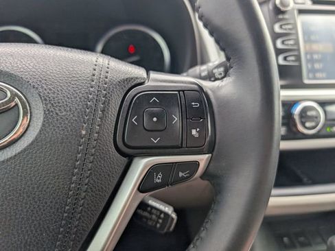 Used 2019 Toyota Highlander XLE image 14