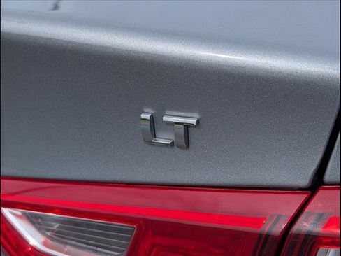 Used 2023 Chevrolet Malibu LT FWD image 25