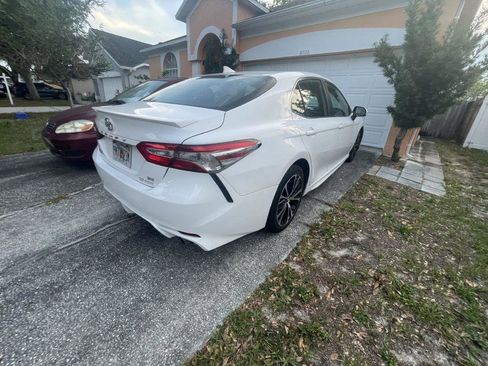 Used 2019 Toyota Camry SE FWD image 13