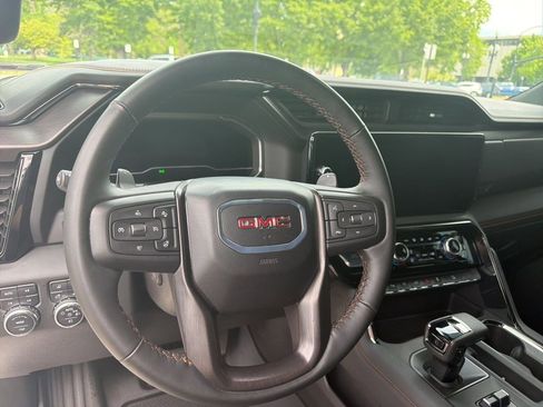 Used 2024 GMC Sierra 1500 AT4 w/ Technology Package AWD/4WD image 16