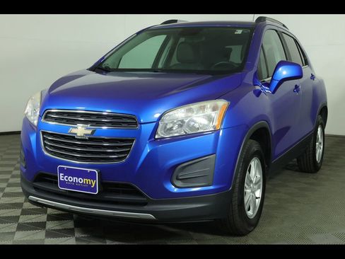 Used 2016 Chevrolet Trax LT w/ LT Sun and Sound Package AWD/4WD image 1