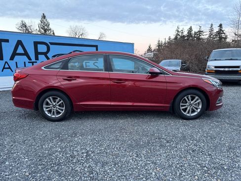 Used 2015 Hyundai Sonata SE image 2