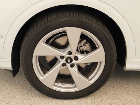 Certified 2025 Audi Q5 Prestige w/ 20" Wheel Package image 33