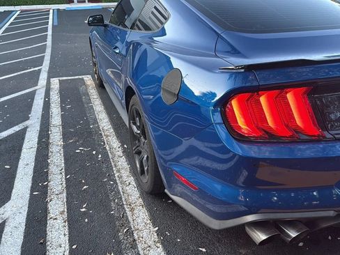 Used 2018 Ford Mustang GT w/ Black Accent Package RWD image 3