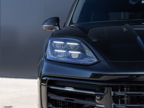 Certified 2026 Porsche Cayenne Coupe AWD/4WD image 18