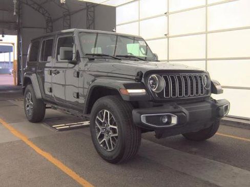 Used 2025 Jeep Wrangler Unlimited Sahara AWD/4WD image 1