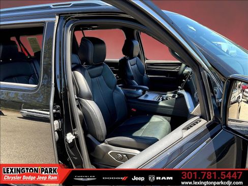 Used 2024 Jeep Wagoneer L Series II w/ Flexible Seating Group AWD/4WD image 30