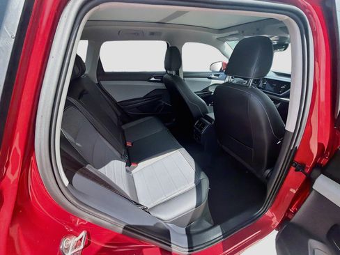 Certified 2023 Volkswagen Taos SE FWD image 28