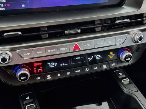 Used 2025 Kia Telluride S image 18