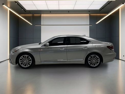 Used 2017 Lexus LS 460 w/ Comfort Package RWD image 2