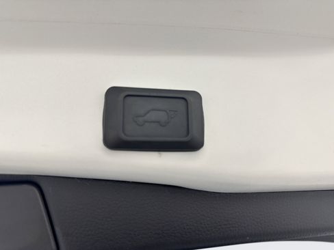 Used 2022 Toyota RAV4 XLE Premium AWD/4WD image 25