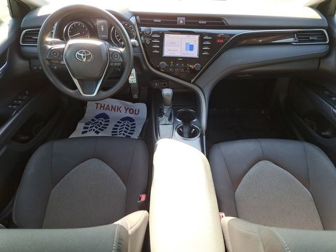 Used 2020 Toyota Camry LE image 9