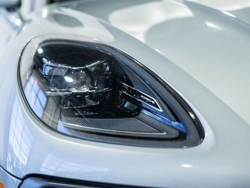 Used 2022 Porsche Macan AWD/4WD image 11