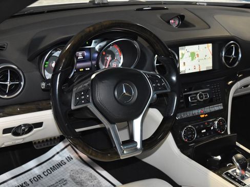 Used 2014 Mercedes-Benz SL 550 image 2
