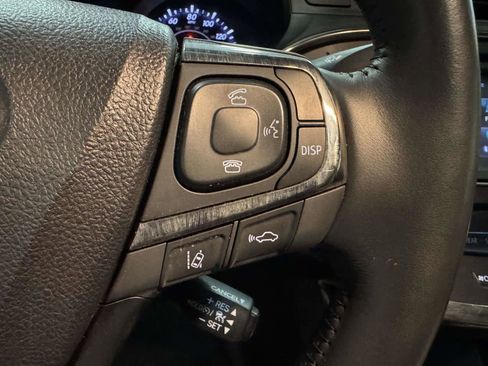 Used 2017 Toyota Avalon Limited image 45