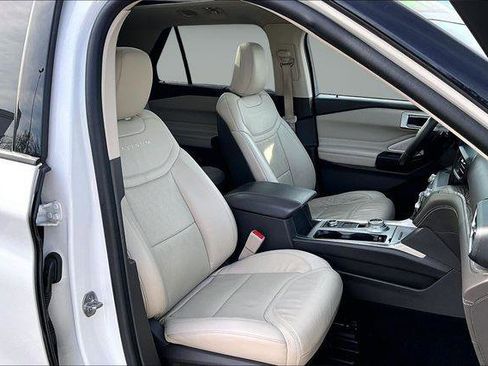 Used 2020 Ford Explorer Platinum w/ Premium Technology Package image 30