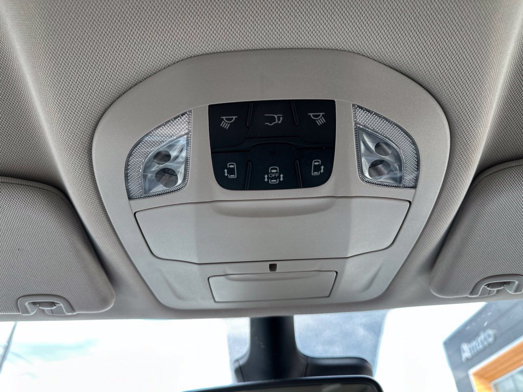 Used 2023 Chrysler Pacifica Touring-L AWD/4WD image 36